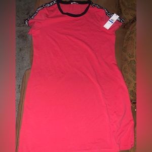 IT’s brand new never worn. It’s soft